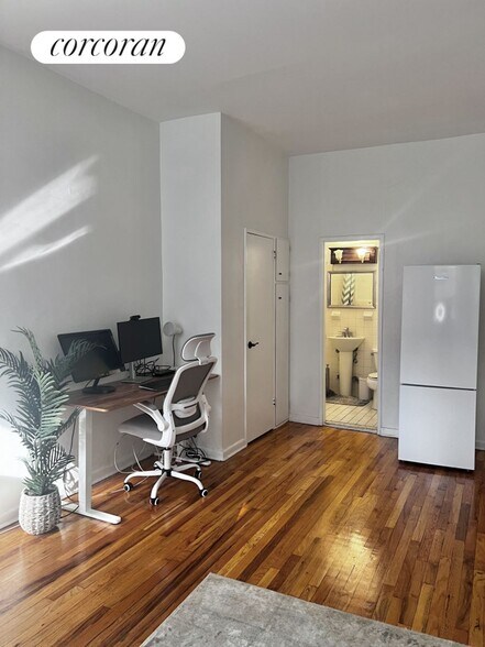 Building Photo - 48 W 55th St