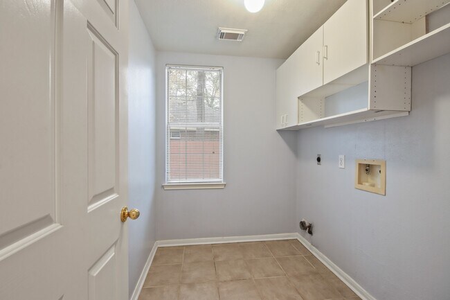 Building Photo - 111 S Dreamweaver Cir