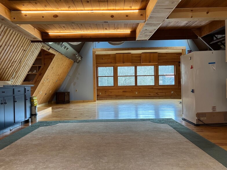 Great room - 1930 White Day Creek Rd