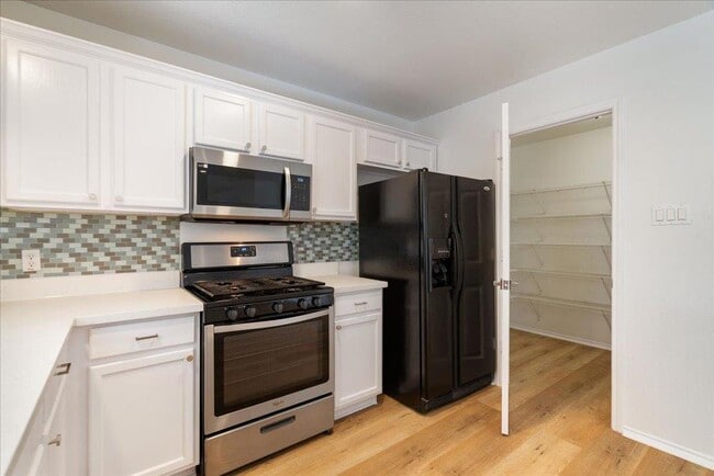 Building Photo - 1025 Doras Dr