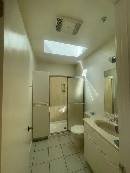Main restroom - 1026 San Luis Cir