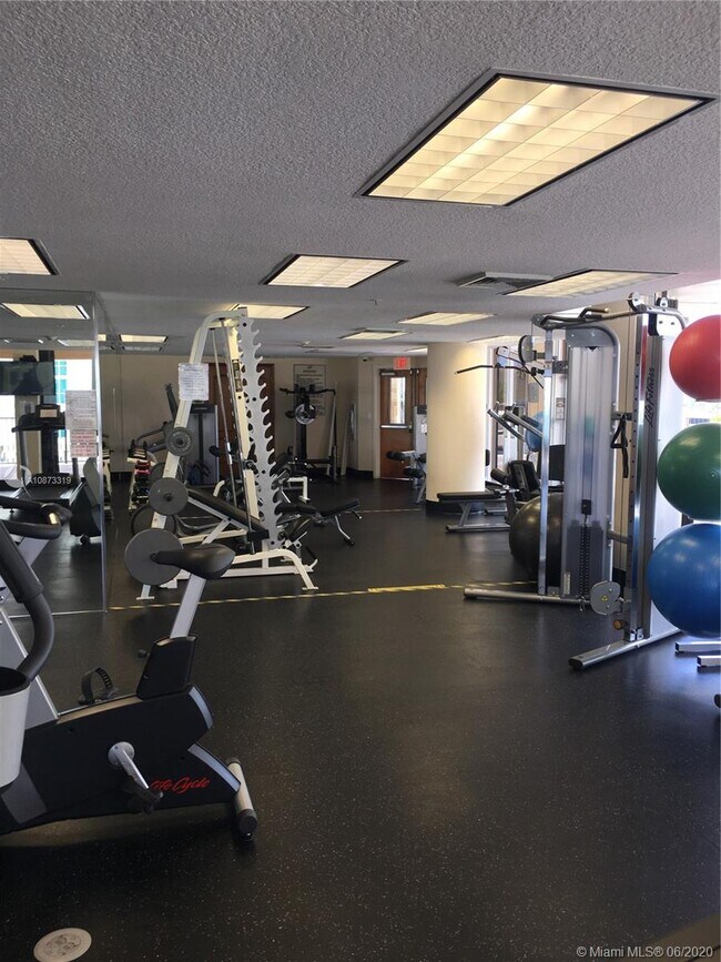 Building Photo - 100 S Birch Rd