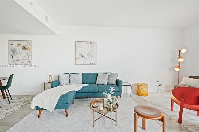 Building Photo - 121 NE 34th St