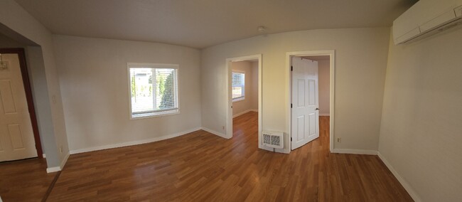 Building Photo - 2-Bedroom, 1-bathroom Home with Utilities,...