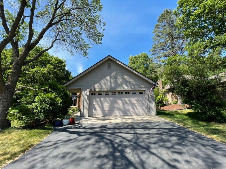 Primary Photo - 5858 Red Cherry Ln