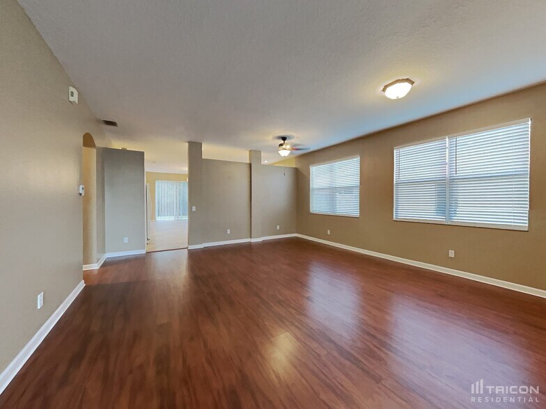 Building Photo - 9723 Riverchase Dr