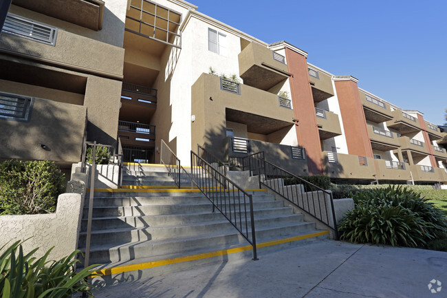 The Charter Apartment Homes - Sofi Irvine