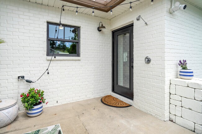 Building Photo - 59 Woodland Dr