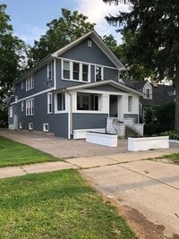 Building Photo - 305 W Palatine Rd