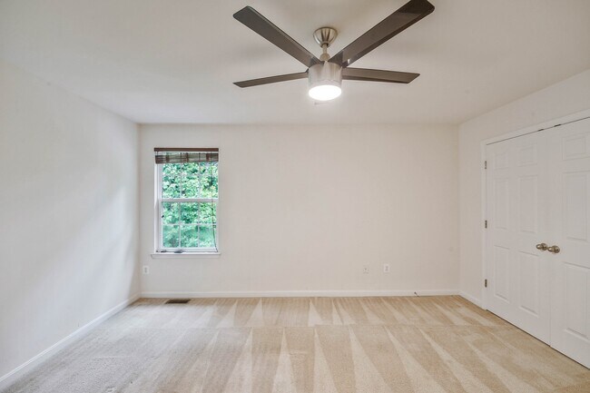 Building Photo - 3461 Eagle Ridge Dr