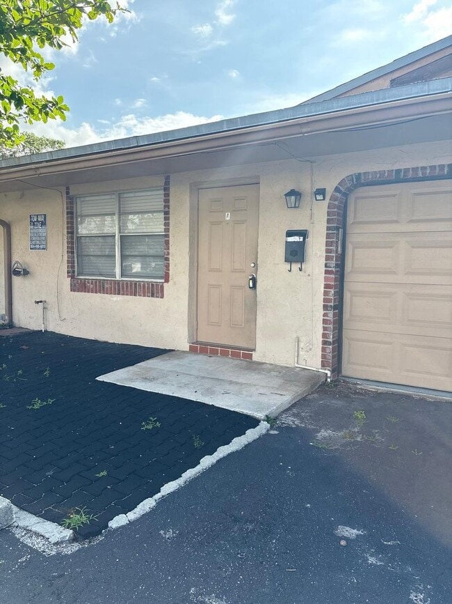 Building Photo - 2 BEDROOMS 1 BATHROOM IN AREA OF RIVERLAND