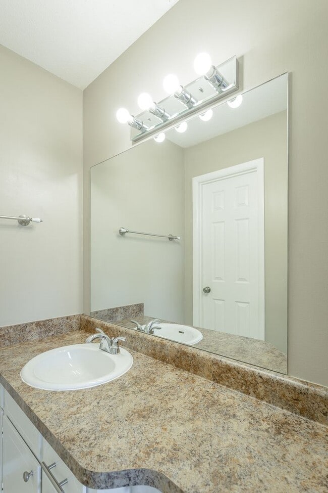 Building Photo - 741 S Germantown Cir