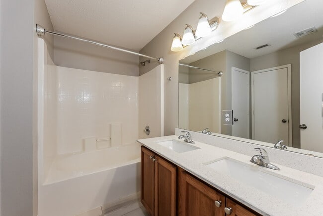 Building Photo - 1625 Creekridge Ct