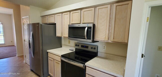 Building Photo - 2428 Cedar Trace Dr E