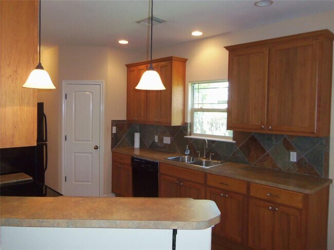 Building Photo - 10611 Lake Beach Dr