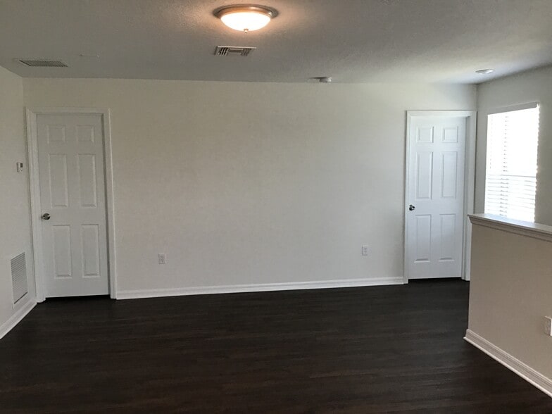 Building Photo - 3429 Soaring Dr