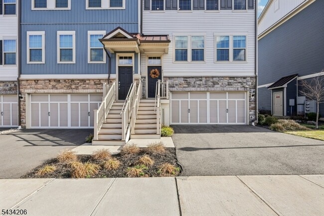 Building Photo - 21 Dahlia Dr