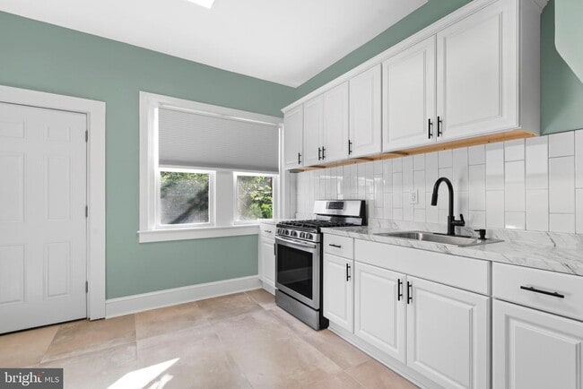 Building Photo - 2113 S Simpson St