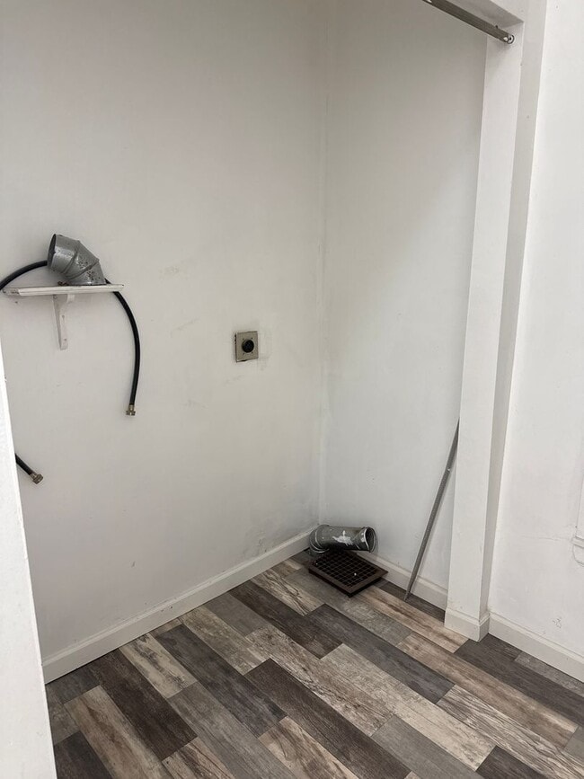 Building Photo - 1145 W Calhoun Ave