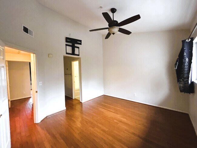 Building Photo - 470 White Chapel Avenue
