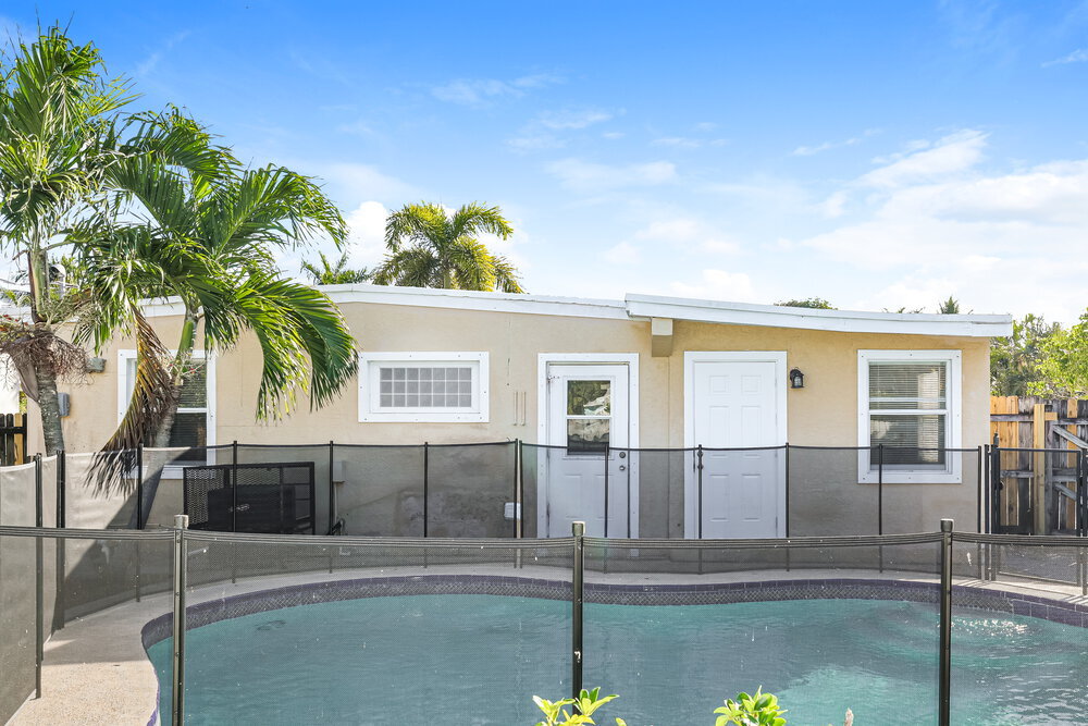 Building Photo - 395 Plum Tree Dr