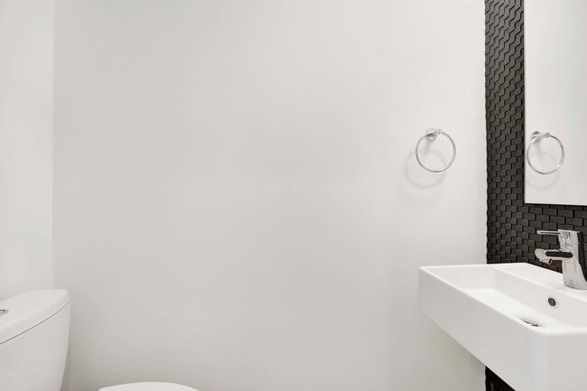 Building Photo - 1017 N Cleveland Ave