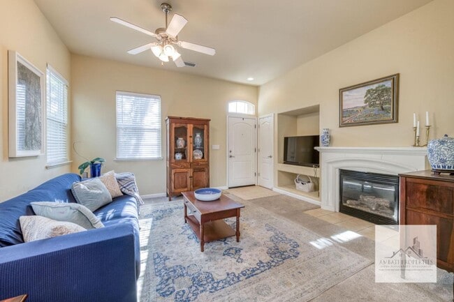 Building Photo - Charming Harlan Ranch Home!