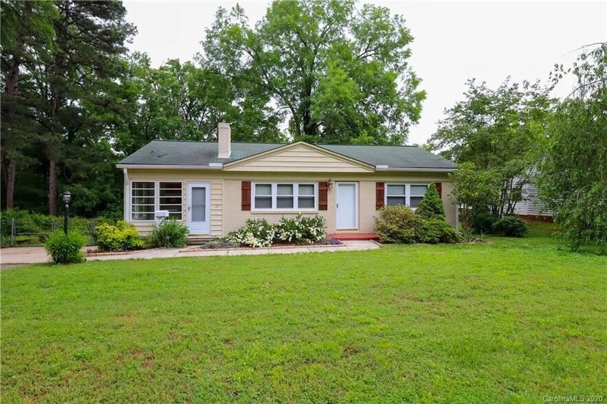 Building Photo - 121 Marshdale Ave SW