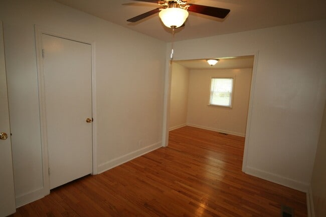 Building Photo - Spacious Walltown House - All Appliances -...