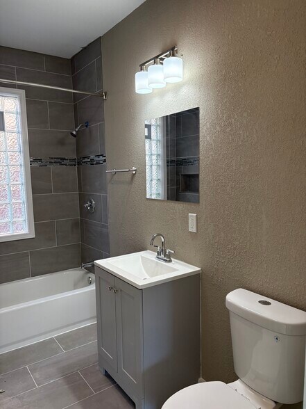 Building Photo - 1433 N 39th St