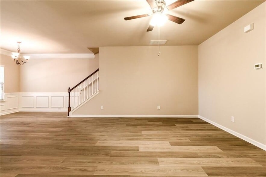 Building Photo - 606 Oakside Pl