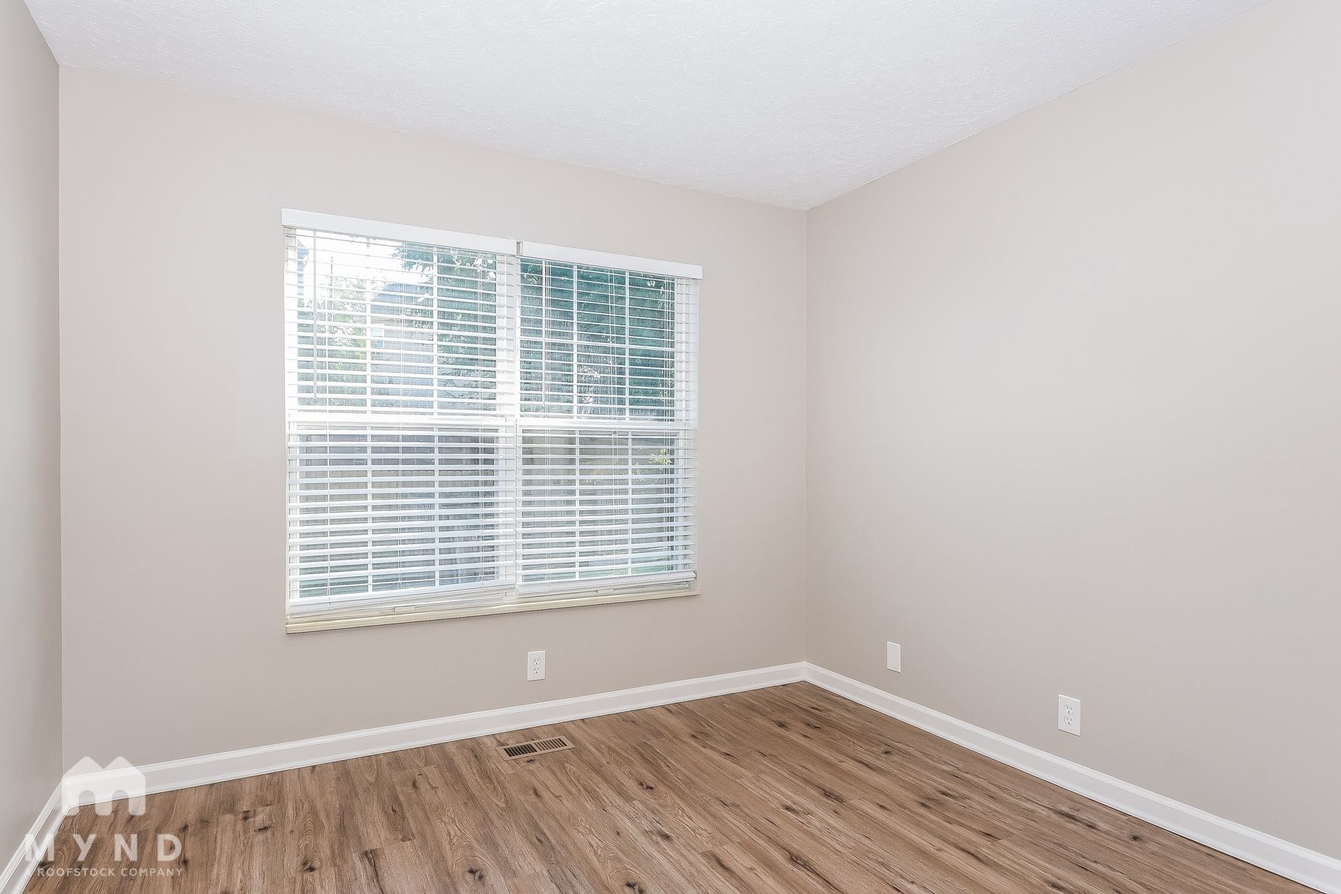 Building Photo - 1815 Apple Valley Cir