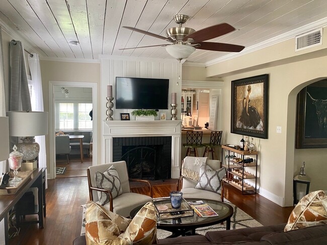 Building Photo - 693 N 23rd St