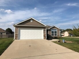 Building Photo - 5811 Islip Dr