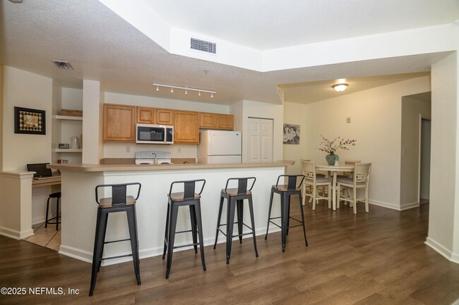 Building Photo - 305 N Villa San Marco Dr