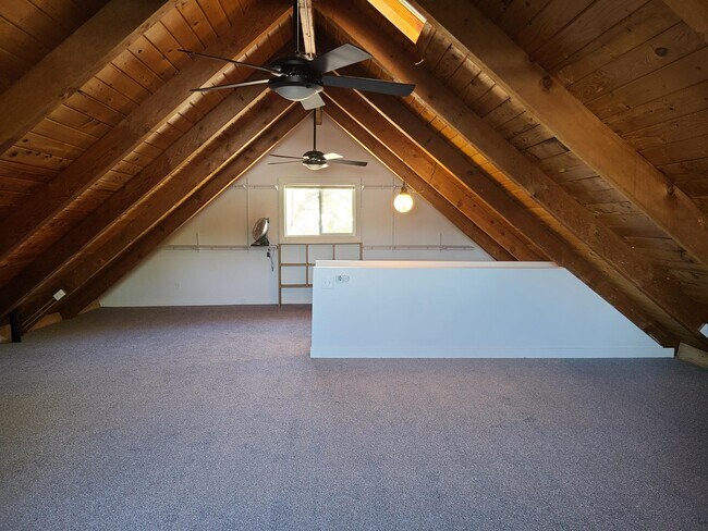 Building Photo - 15905 Ellis Ave