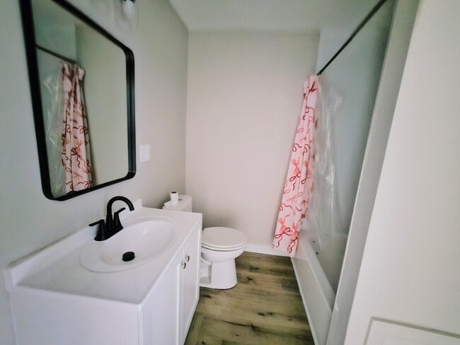 Building Photo - 930 3rd St