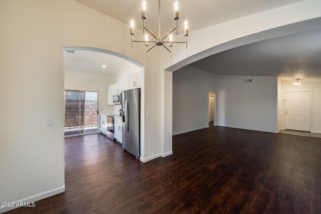 Building Photo - 3024 E Blackhawk Dr