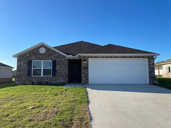 Building Photo - Now Pre-Leasing — Charming 3 Bed, 2 Bath Home in Siloam Springs!