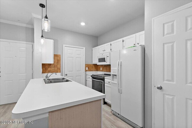 Building Photo - 160 Veracruz Dr