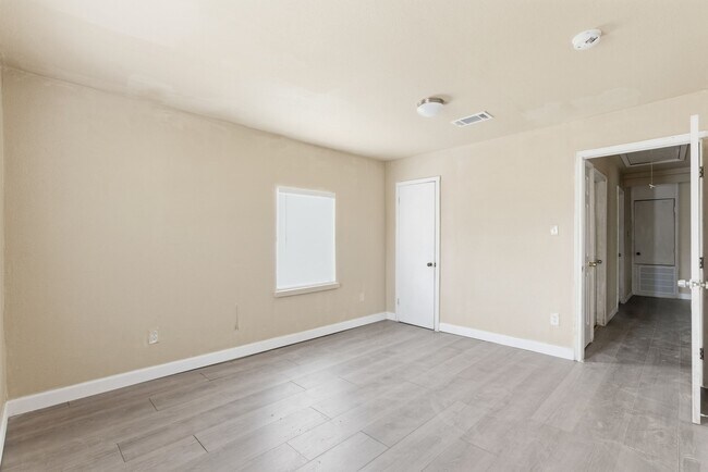 Building Photo - 2411 Leffingwell St