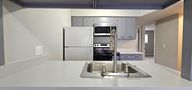 Building Photo - 3809 Briar Pl