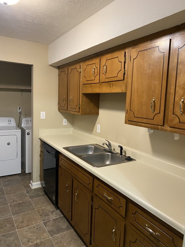 Building Photo - "Charming 2-Bedroom Apartment at 3854 A No...