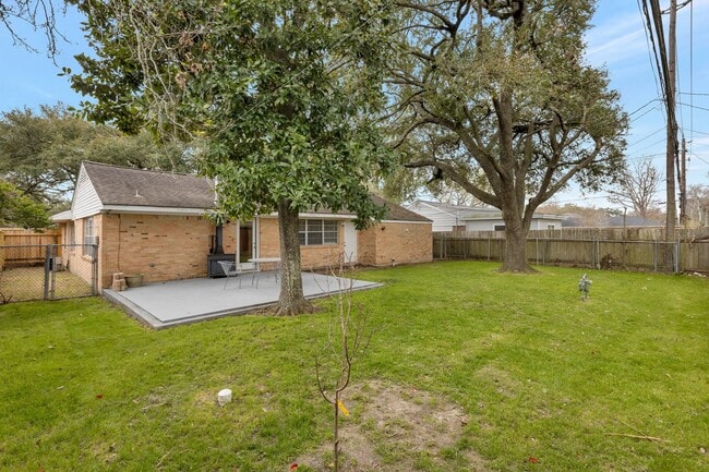 Building Photo - 4750 Sanford Rd