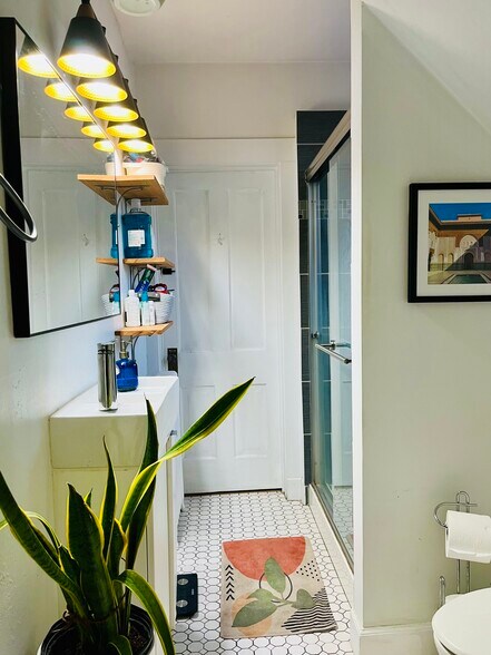 Building Photo - 147 N Sherman St