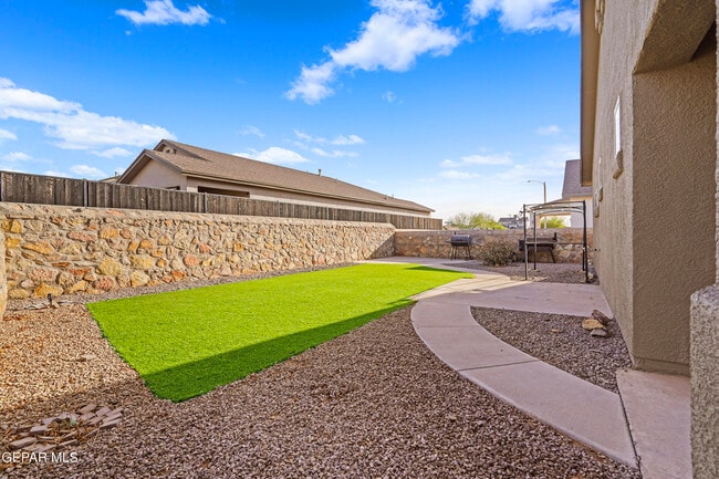 Building Photo - 6981 Black Mesquite Dr