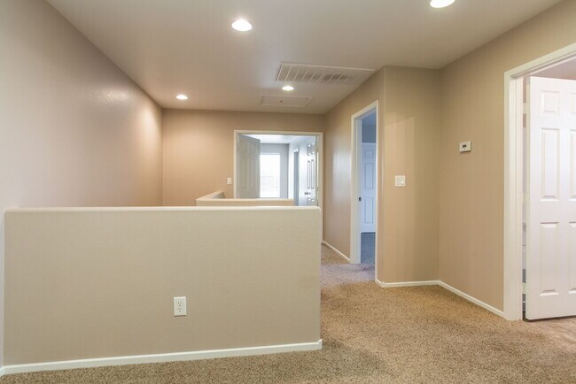 Building Photo - 7921 Point Oaks Ct