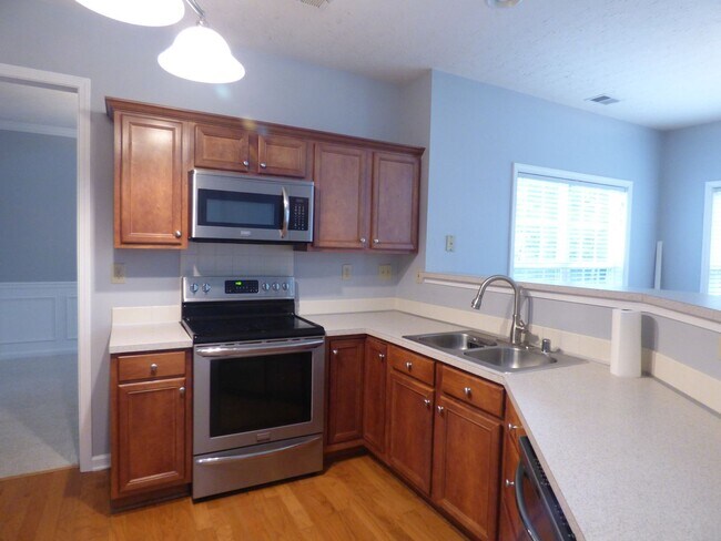 Building Photo - Lovely, Spacious 4 BR House! Vaulted Ceili...