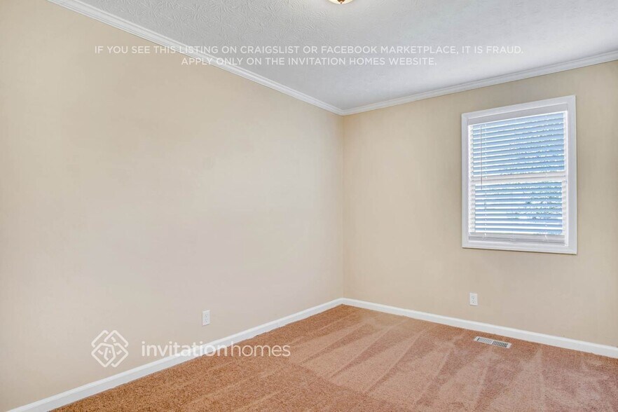 Building Photo - 521 Ivy Ln