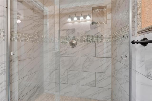 Building Photo - 7009 Shadow Bend Dr